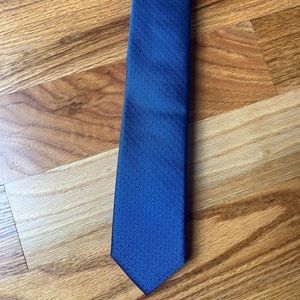 Charles Tyrwhitt - Royal blue patterned tie